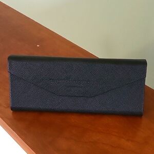 PRIVE REVAUX EYEWEAR TRIANGULAR HARD CASE